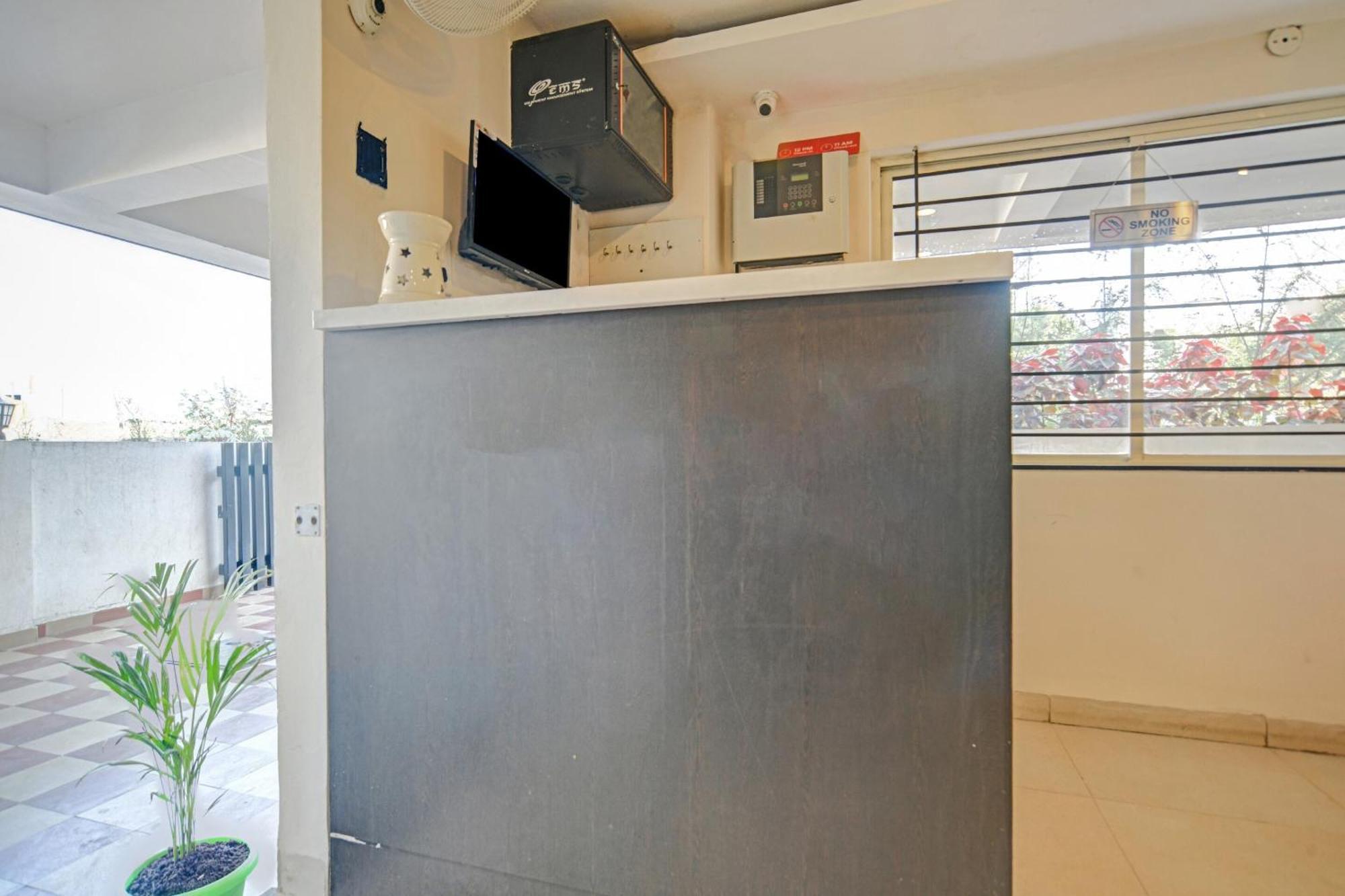 Collection O The Eternity Near Lig Sqaure 4* Indore